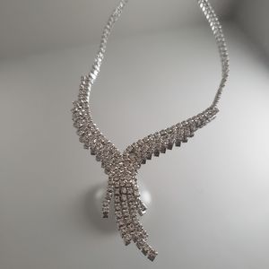 Silver cleavage necklace